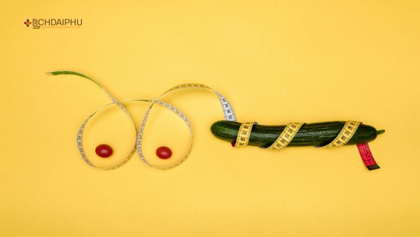 Hình minh họa bệnh lậu kiêng quan hệ bao lâu với dưa chuột quấn thước dây tượng trưng cho sức khỏe sinh lý nam giới