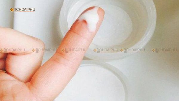 Ảnh minh họa triệu chứng bệnh lậu ở nữ giới – khí hư vàng xanh, mùi hôi, tiểu buốt, đau bụng dưới, chảy máu bất thường. Ảnh minh họa triệu chứng bệnh lậu ở nữ giới – khí hư vàng xanh, mùi hôi, tiểu buốt, đau bụng dưới, chảy máu bất thường.