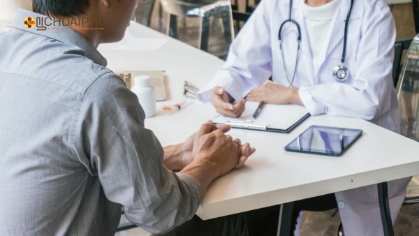 Không nên tự đọc kết quả xét nghiệm bệnh lậu khi không hiểu thuật ngữ y khoa Bệnh nhân trao đổi với bác sĩ để được tư vấn và giải thích kết quả xét nghiệm bệnh lậu chính xác, tránh tự hiểu sai.